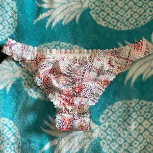 NWT Victoria’s Secret Scallop Cheeky Bikini Bottom S